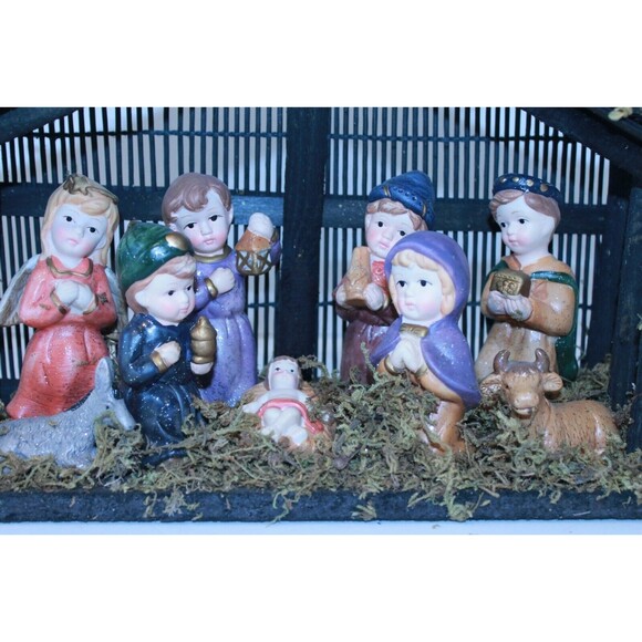 Nativity In Creche Children Holiday International Bazaar Christmas Porcelain - Picture 3 of 5